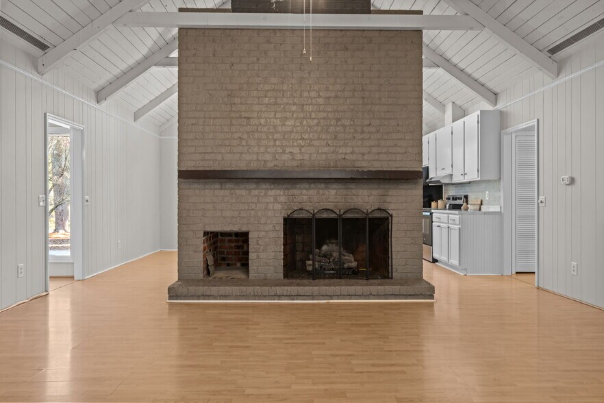 Building Photo - 53 Pine Lake Dr