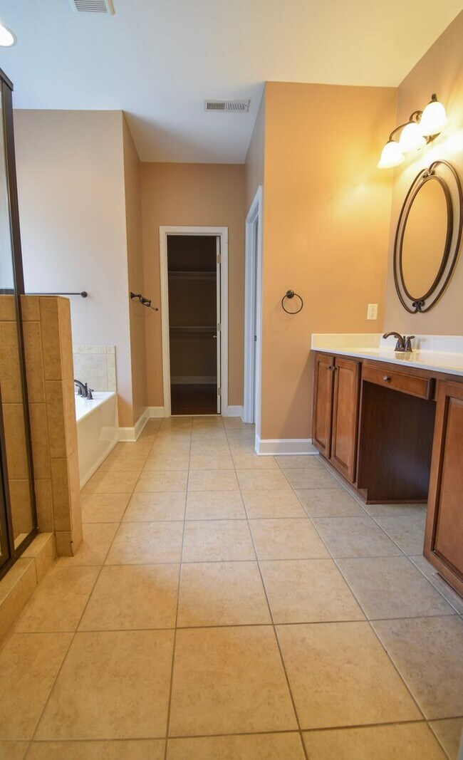 Building Photo - 4 Bedroom 2 Bathroom Home in Anderson Creek