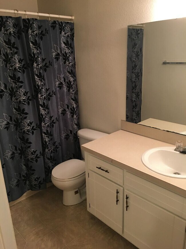 Building Photo - Newly remodeled - 2 Bed, 1 Bath apartment in downtown Port Angeles