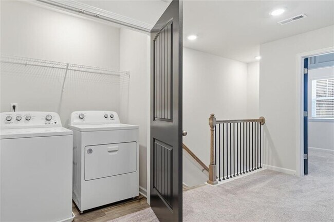 Building Photo - 204 Flier Dr