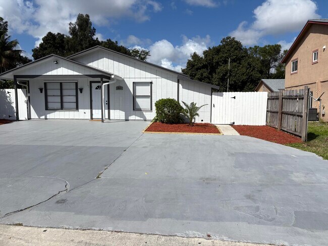 Building Photo - 3825 Patio Ct