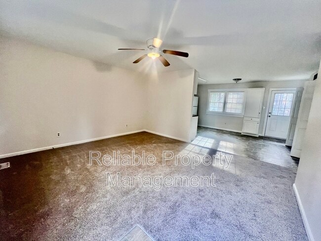 Building Photo - 1703 Foxwood Dr