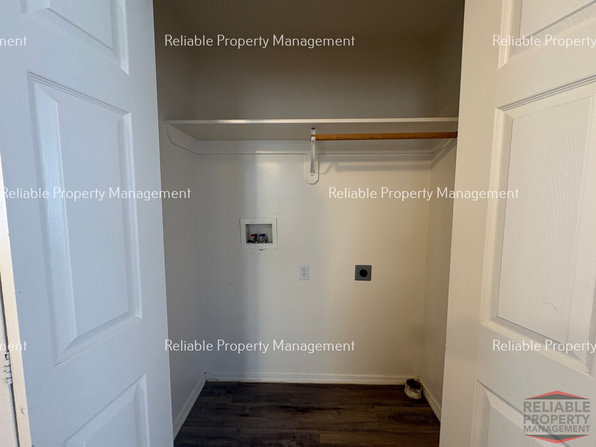 Building Photo - 230 W Anderson St