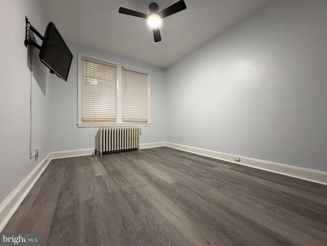 Building Photo - 165 35th St NE