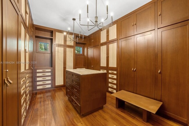 Building Photo - 16 Palm Ave