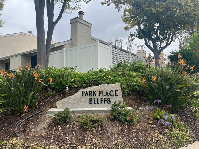 Building Photo - Upgraded, 2BD/2BA in Park Place: 1 Car Gar...
