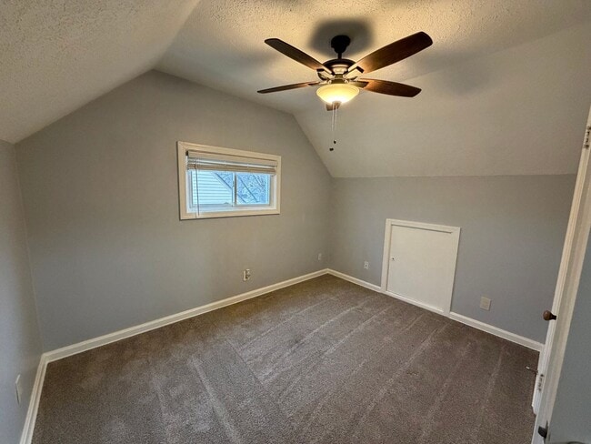 Building Photo - Charming 3-Bedroom Home in Cuyahoga Falls with Flexible Living Space & Fenced Yard!