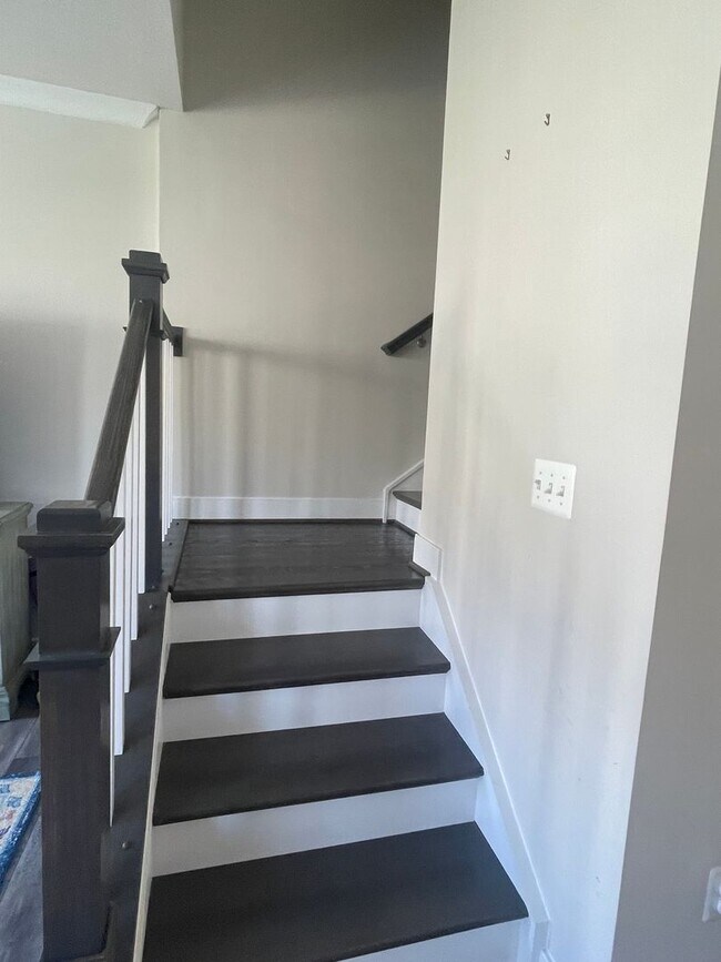 Building Photo - FOUR LEVEL TOWNHOUSE IN DOWNTOWN CROWN, 2 ...