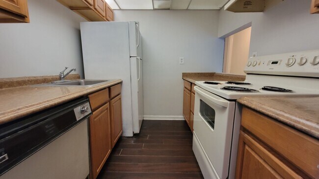 Building Photo - West Palm Beach 1 bedroom 1.5 bath Apartment.