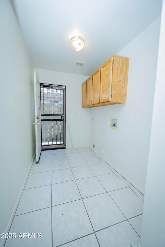 Building Photo - 3844 E Kings Ave