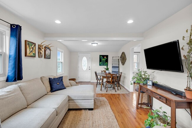 Building Photo - Adorable 3-Bedroom Ranch