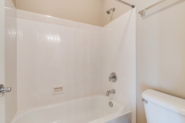 Building Photo - Summerlin Home with downstairs Bed/Bath & Large Patio with Courtyard!