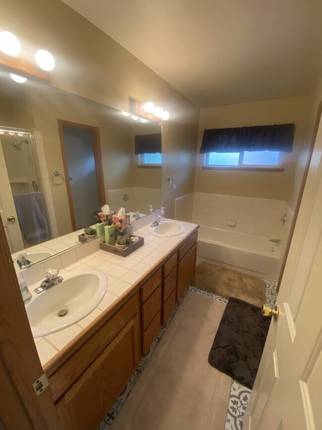 Building Photo - 1728 Mohican Dr