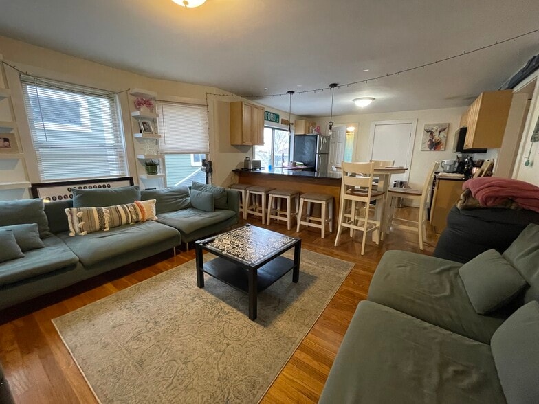 Building Photo - 74 Ashford St