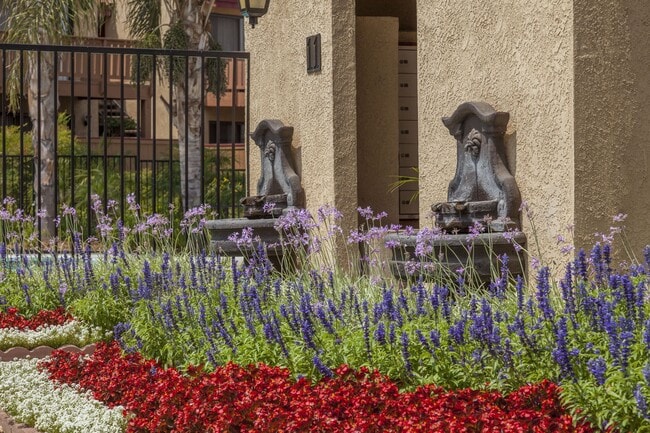 Building Photo - Red Oak Villas Apartments