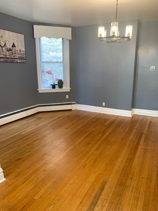 Building Photo - 3224 N Lawndale Ave