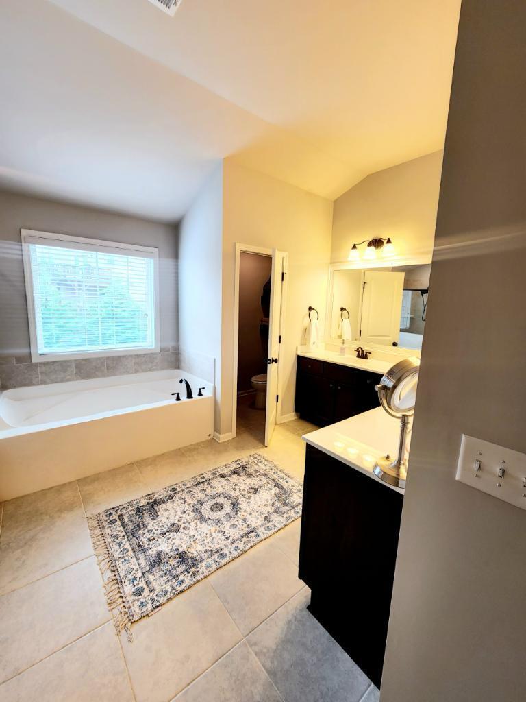 Master bathroom - 4145 Pleasant Woods Dr