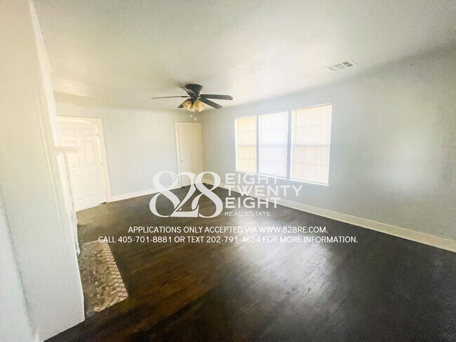 Building Photo - Historic 2nd Level Apartment Minutes from the Plaza District in OKC!