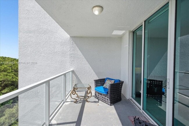 Building Photo - 14951 Royal Oaks Ln