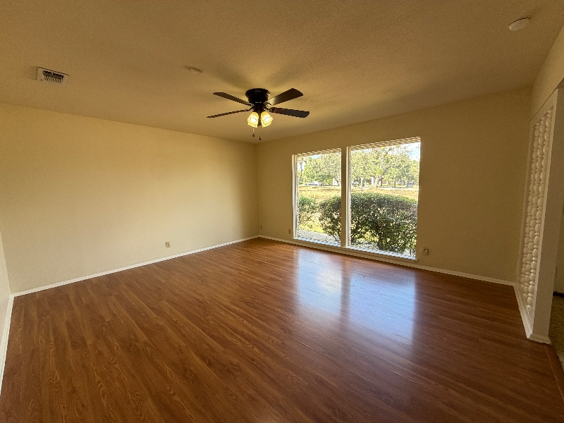 Building Photo - 1236 E Live Oak Rd