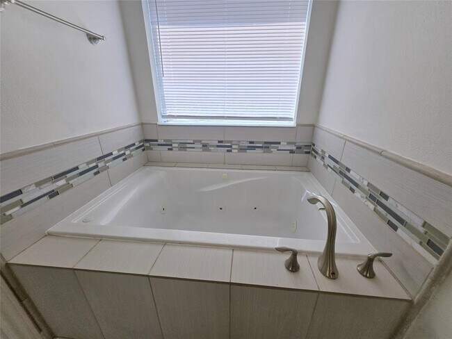Building Photo - 6415 Taimer Ct