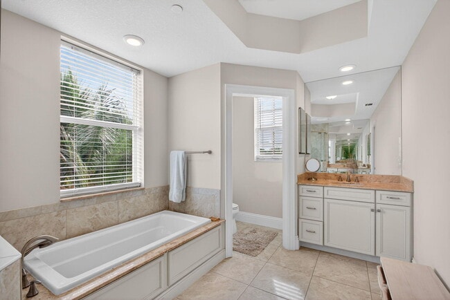 Building Photo - 834 Bay Colony Dr S