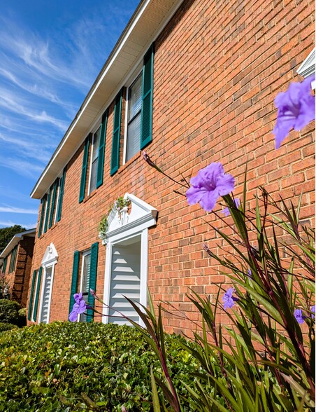 Building Photo - Brickton Place