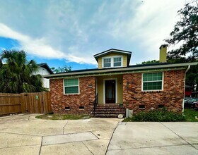 Building Photo - Lake Dot Unit C