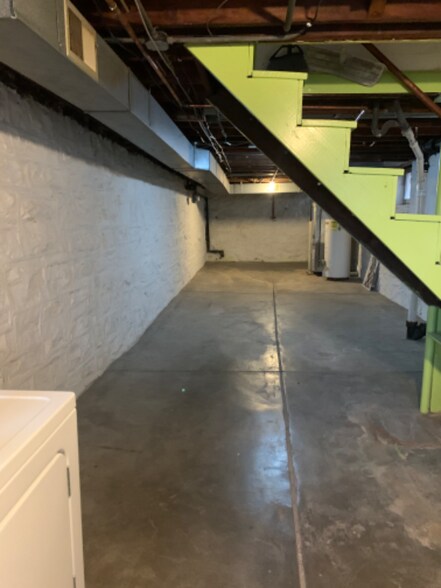 Building Photo - 5536 Walsh St