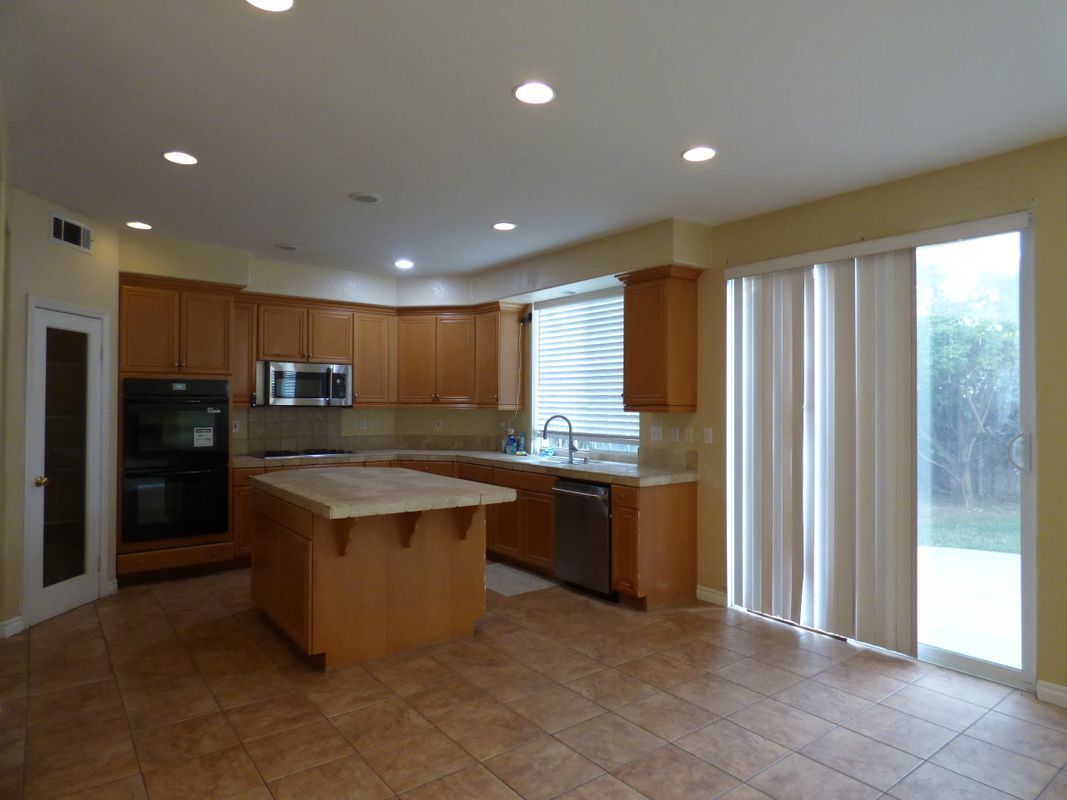 Building Photo - 7238 San Carmela Ct