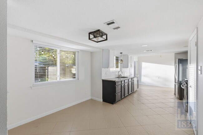 Building Photo - 7508 Elderberry Dr