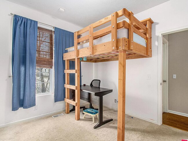Building Photo - Spacious 4 Bedroom With Modern Comforts & ...