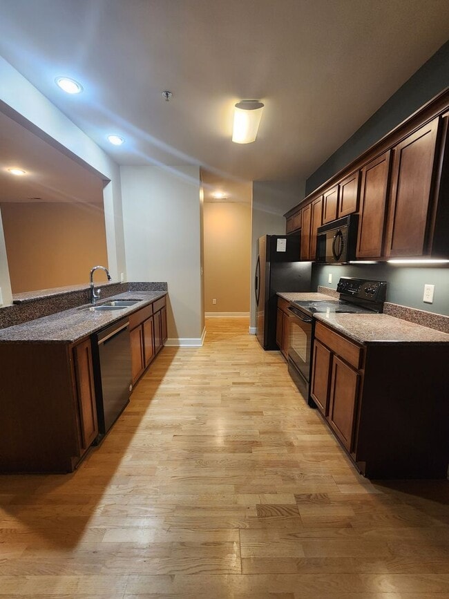 Building Photo - Beautiful Condo-Downtown Hendersonville, NC