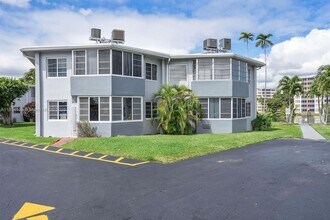 Building Photo - 1671 NE Miami Gardens Dr