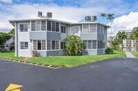 Building Photo - 1671 NE Miami Gardens Dr
