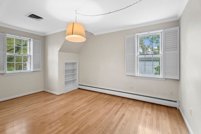 Building Photo - Updated Colonial Home in Westgage Neighbor...