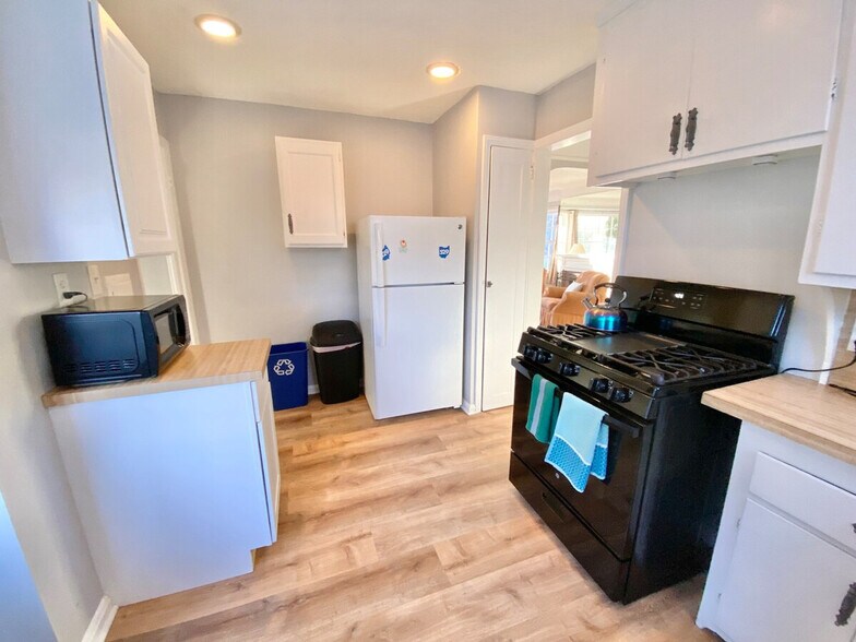 Building Photo - 2336 Canterbury Rd