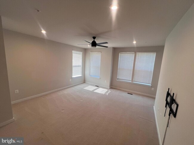 Building Photo - 44625 Wolfhound Sq