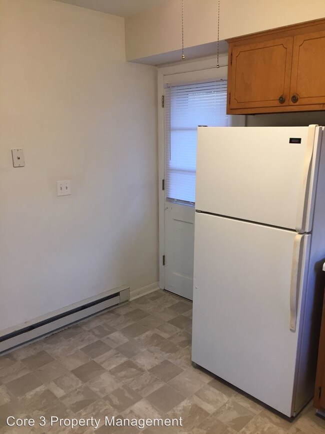 Building Photo - 231 W Bond St