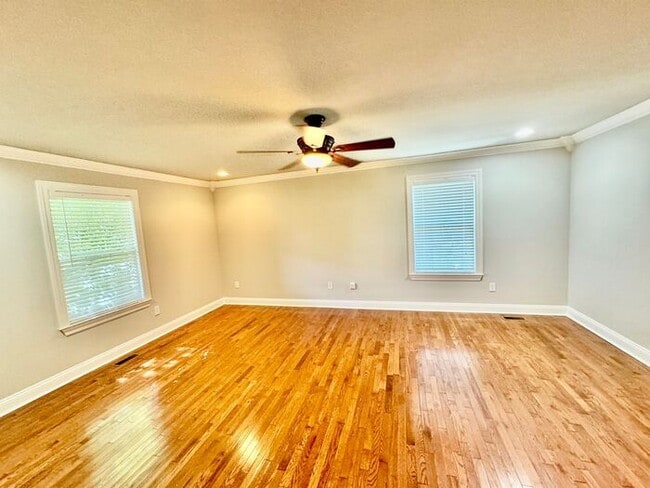 Building Photo - Home available in popular area