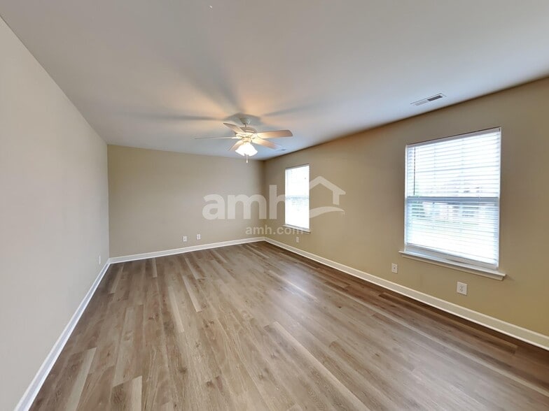 Building Photo - 1702 Arrowhead Dr