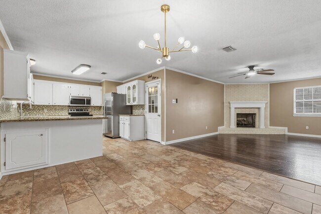 Building Photo - Nice 3 Bedroom 2 and a Half Bathroom House in Jacksonville, Arkansas