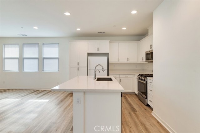 Building Photo - 26149 Park Ave