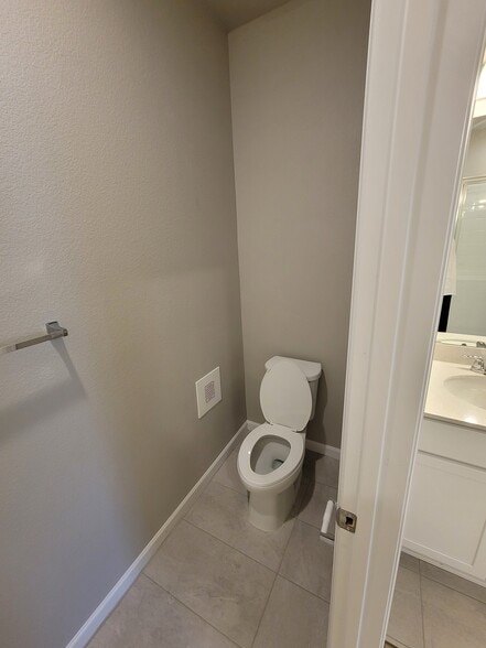 Building Photo - 463 Millwall Cir