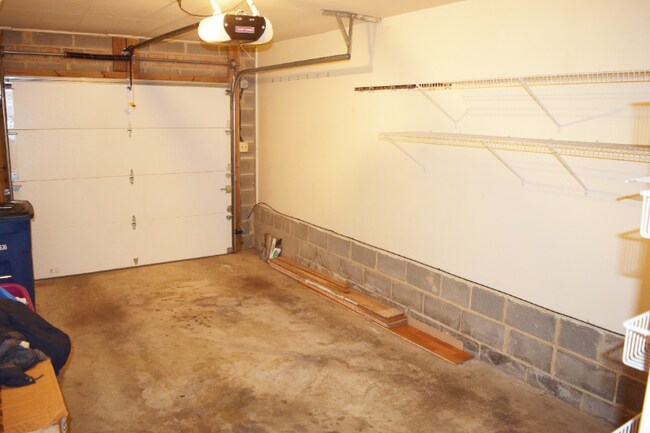 Building Photo - 9745 Lake Shore Dr