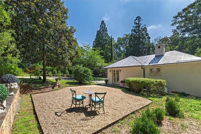 Building Photo - 2538 Parkside Dr NE