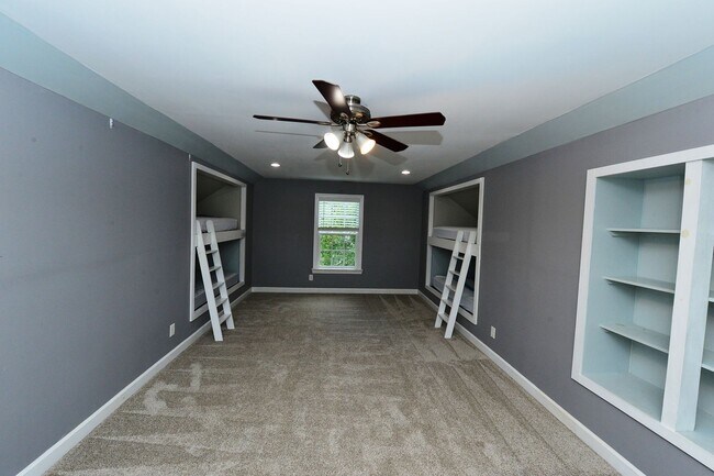 Building Photo - Just a few miles from NOB Navy Base and Ba...