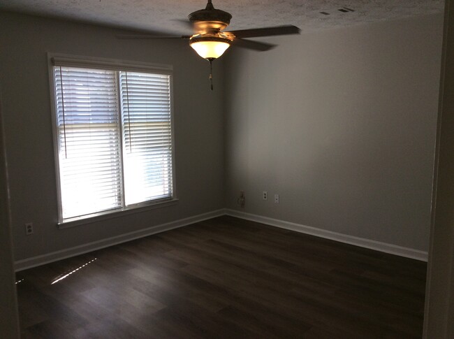 Building Photo - Updated Townhouse in Roswell/Alpharetta area