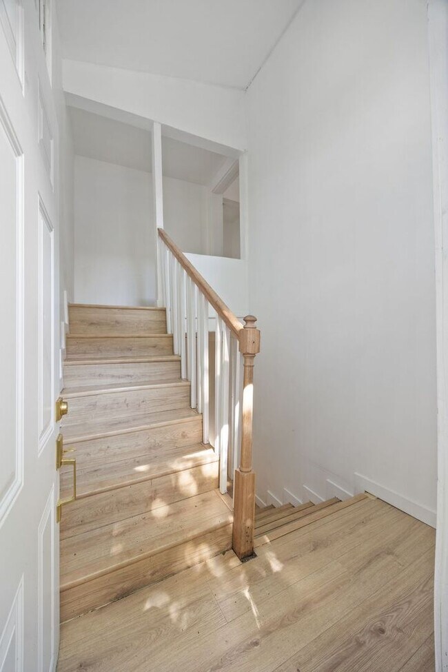 Building Photo - 17 E 100th Pl