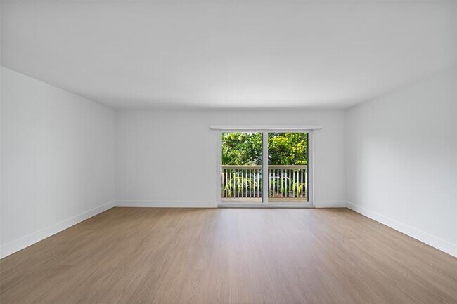 Building Photo - 2532 NE 9th St